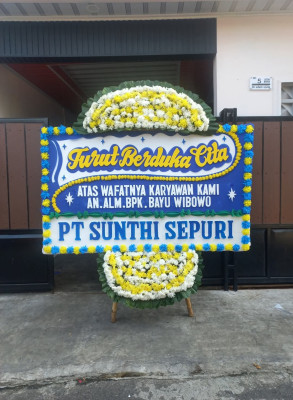 Papan Bunga Duka di Pulau Tiga Barat