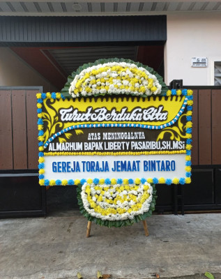 Papan Bunga Duka di Pulau Tiga Barat